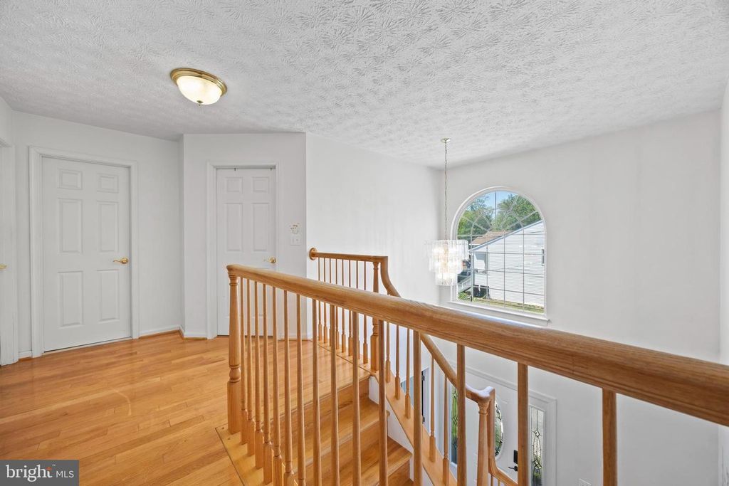 Image 18 of property listing at 380 SOUTH DR, Severna Park, MD 21146