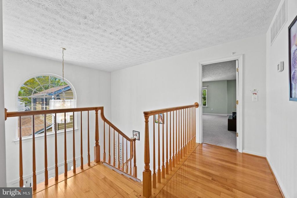 Image 19 of property listing at 380 SOUTH DR, Severna Park, MD 21146