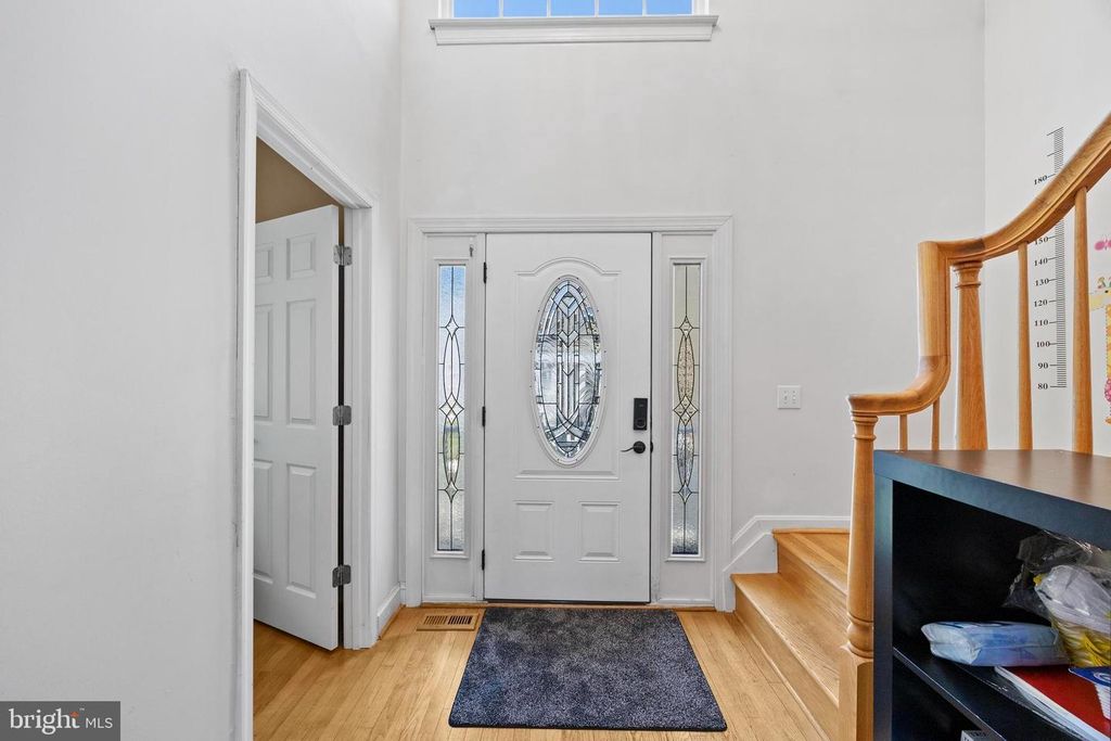 Image 2 of property listing at 380 SOUTH DR, Severna Park, MD 21146