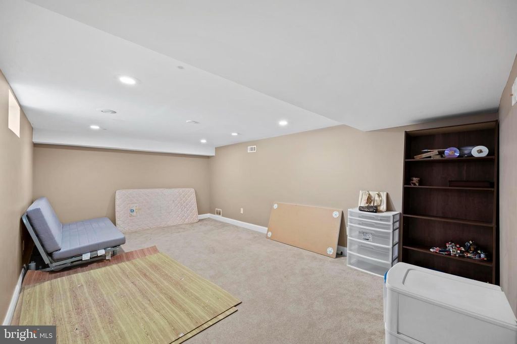 Image 38 of property listing at 380 SOUTH DR, Severna Park, MD 21146