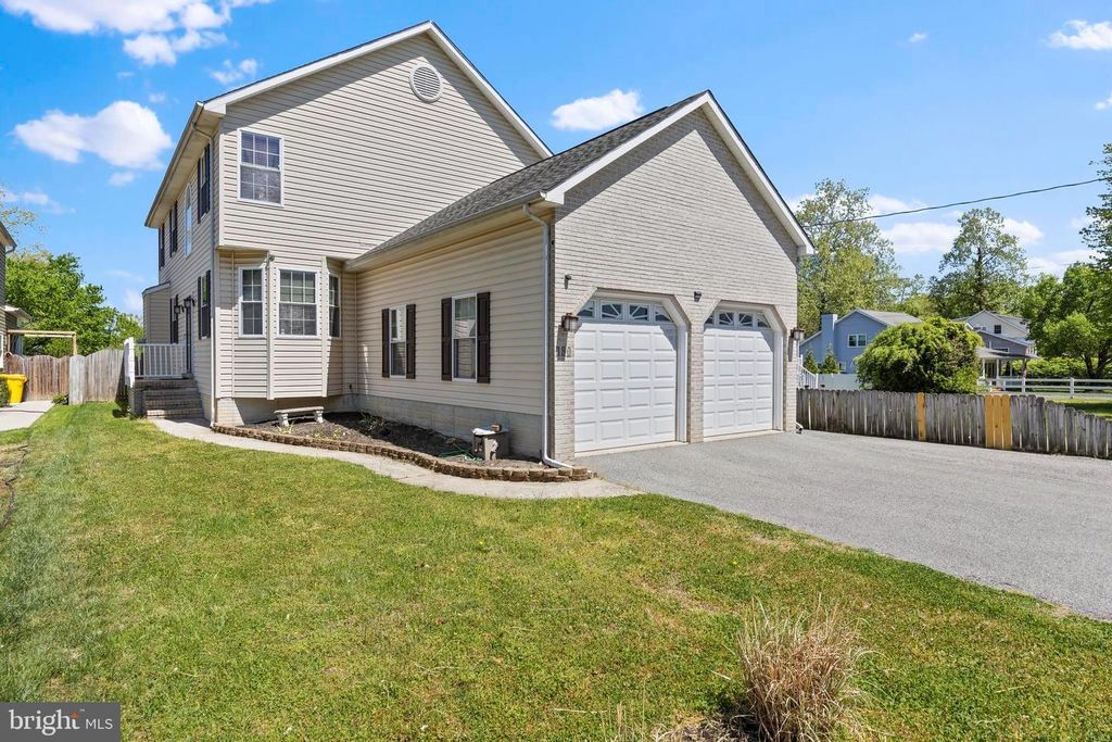 Image 53 of property listing at 380 SOUTH DR, Severna Park, MD 21146