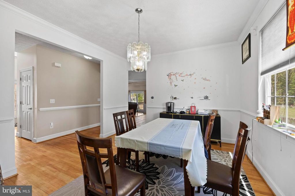 Image 7 of property listing at 380 SOUTH DR, Severna Park, MD 21146
