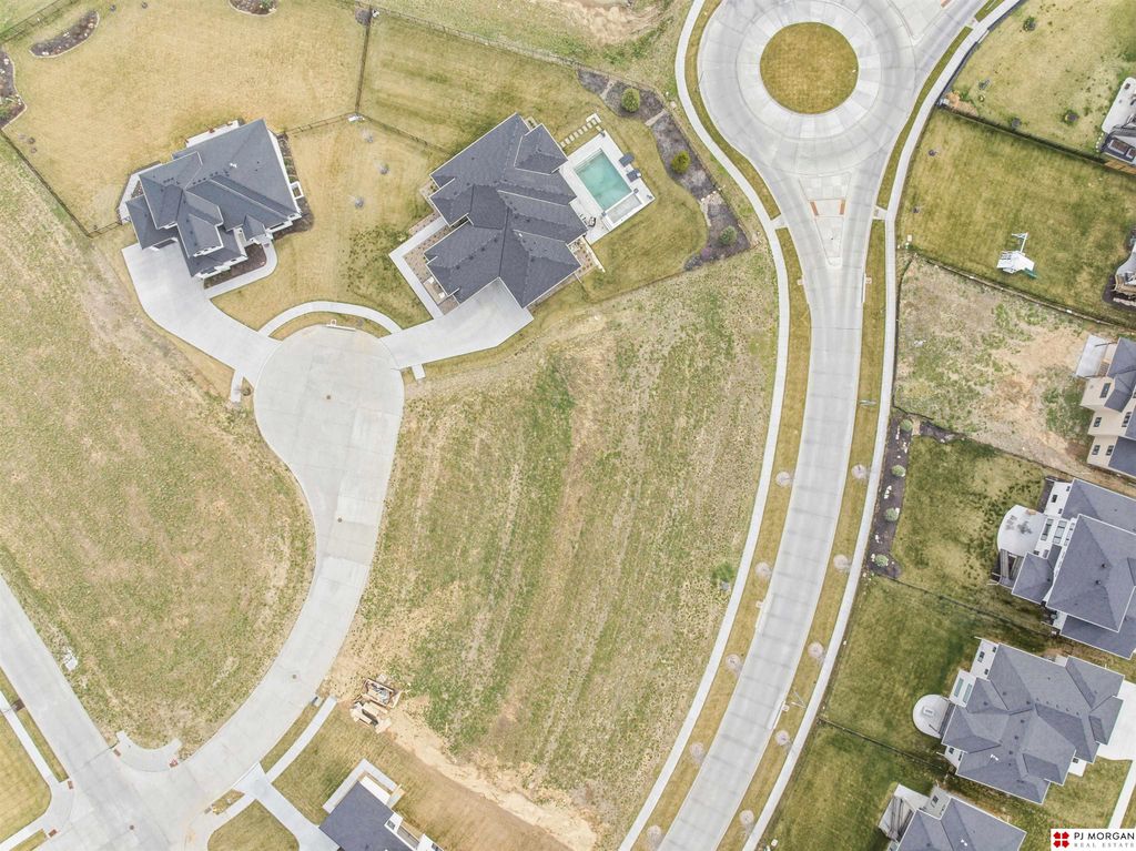 21062 Valley Circle, Elkhorn, NE 68022