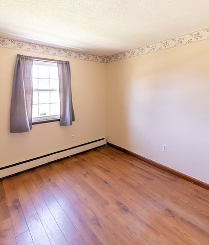 1 Raymond Street, Dudley, MA 01571