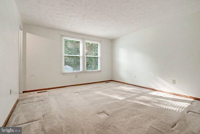 8805 GOLDEN TREE LN, Baltimore, MD 21221