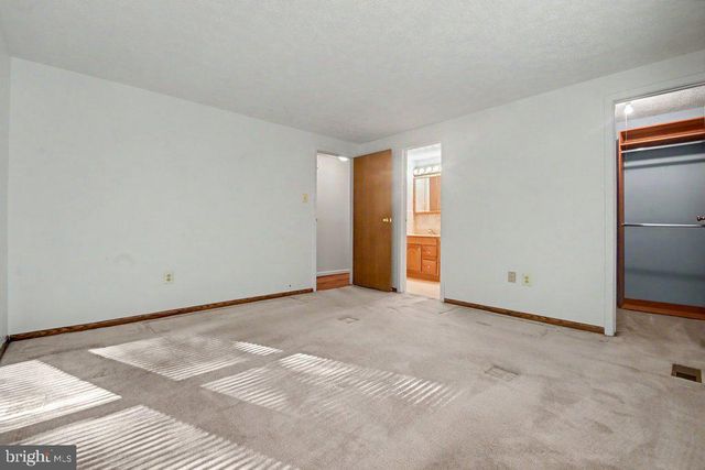 8805 GOLDEN TREE LN, Baltimore, MD 21221