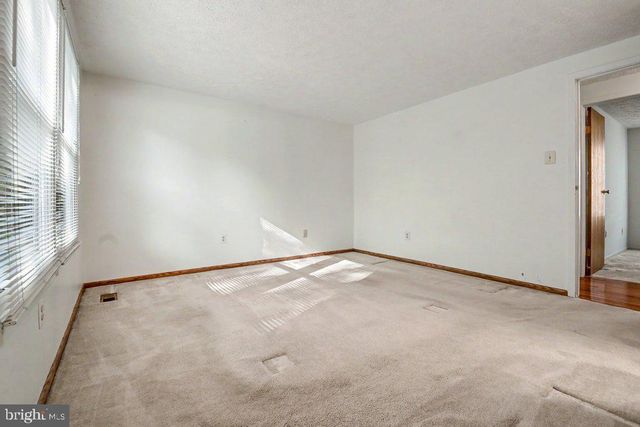 8805 GOLDEN TREE LN, Baltimore, MD 21221