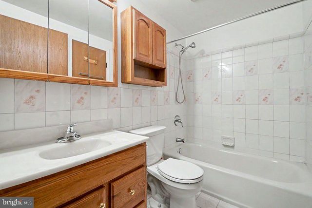 8805 GOLDEN TREE LN, Baltimore, MD 21221
