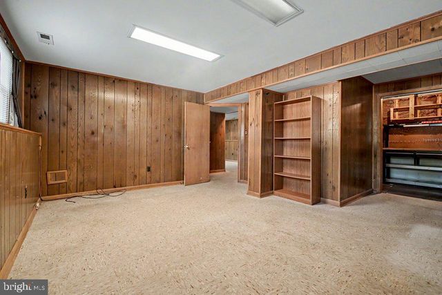 8805 GOLDEN TREE LN, Baltimore, MD 21221