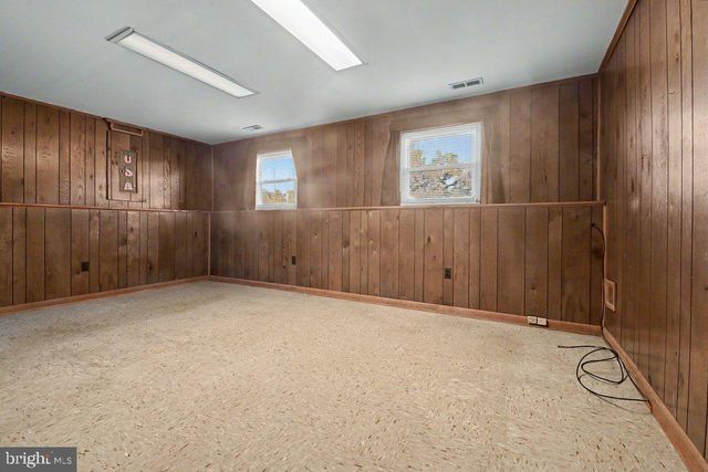 8805 GOLDEN TREE LN, Baltimore, MD 21221