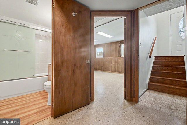 8805 GOLDEN TREE LN, Baltimore, MD 21221