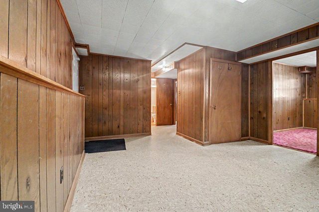8805 GOLDEN TREE LN, Baltimore, MD 21221