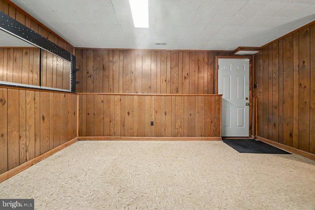8805 GOLDEN TREE LN, Baltimore, MD 21221