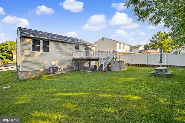 8805 GOLDEN TREE LN, Baltimore, MD 21221
