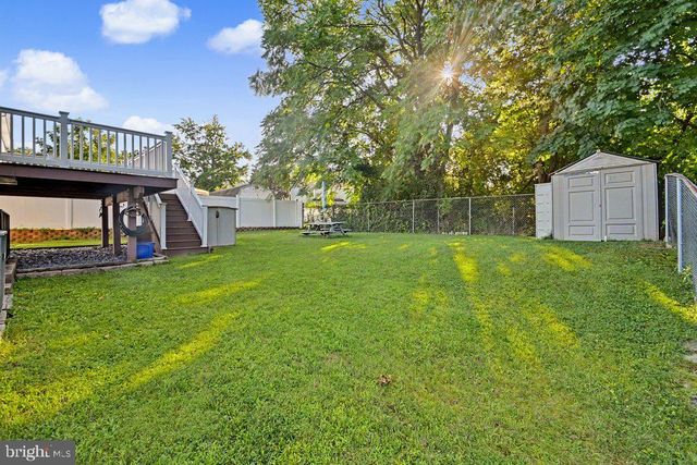 8805 GOLDEN TREE LN, Baltimore, MD 21221
