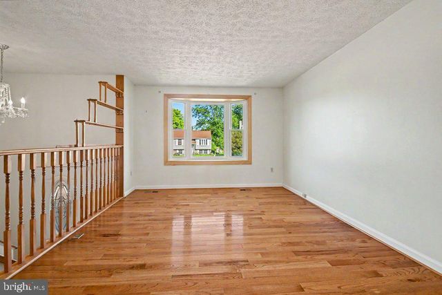 8805 GOLDEN TREE LN, Baltimore, MD 21221
