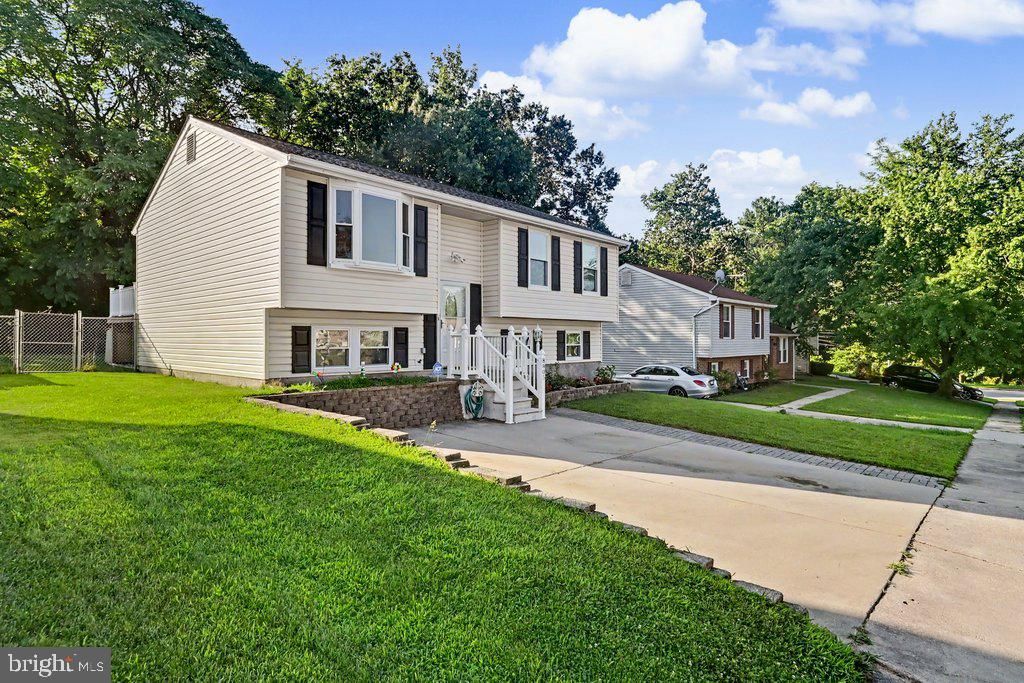 8805 GOLDEN TREE LN, Baltimore, MD 21221