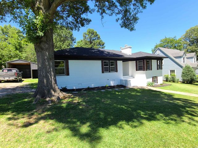 889 W main Street, Piggott, AR 72454