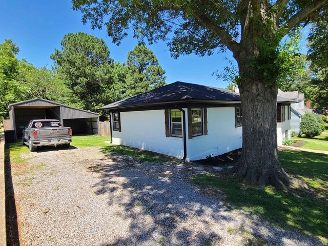 889 W main Street, Piggott, AR 72454