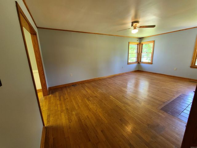 889 W main Street, Piggott, AR 72454