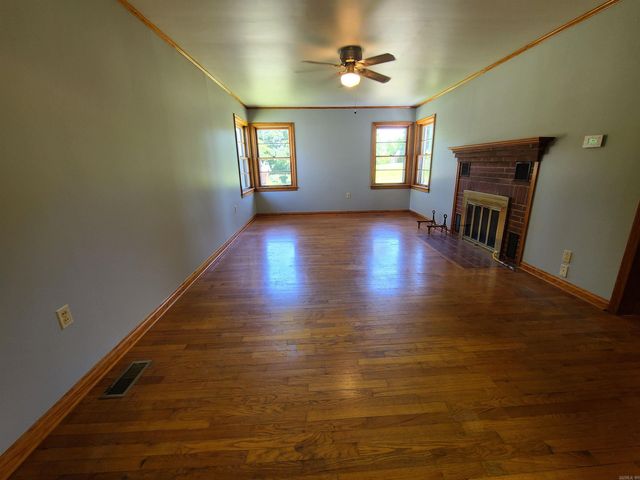 889 W main Street, Piggott, AR 72454
