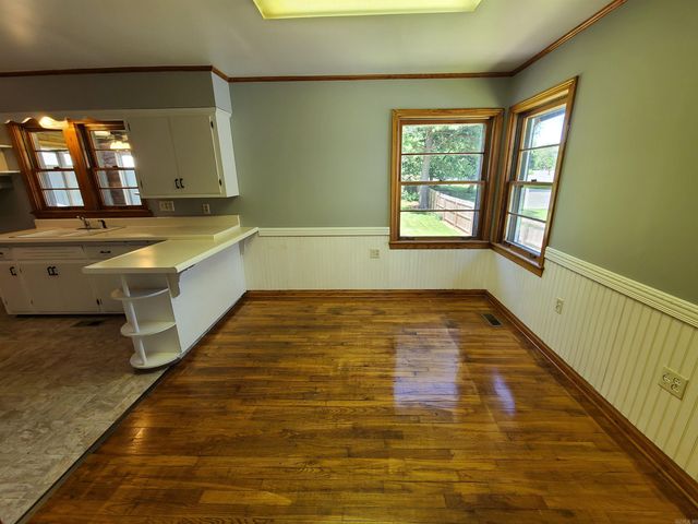 889 W main Street, Piggott, AR 72454
