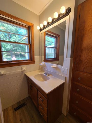 889 W main Street, Piggott, AR 72454