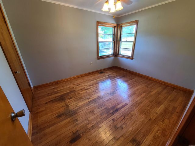 889 W main Street, Piggott, AR 72454