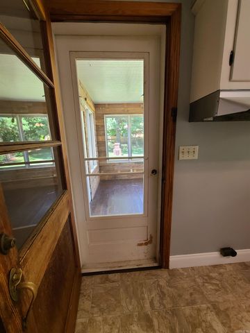 889 W main Street, Piggott, AR 72454