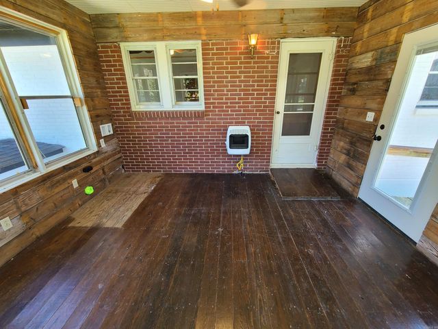 889 W main Street, Piggott, AR 72454