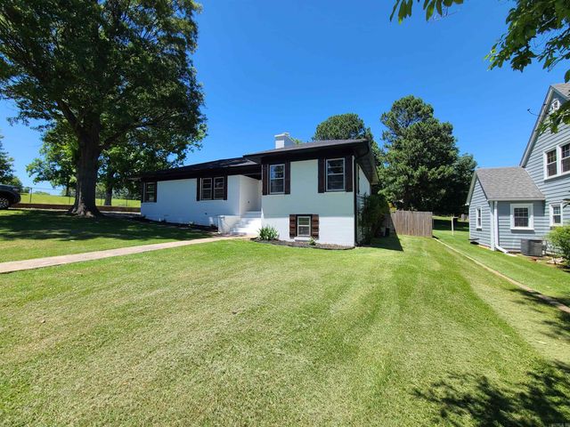 889 W main Street, Piggott, AR 72454
