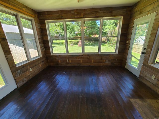 889 W main Street, Piggott, AR 72454