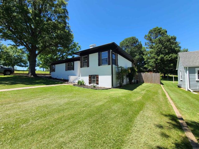 889 W main Street, Piggott, AR 72454