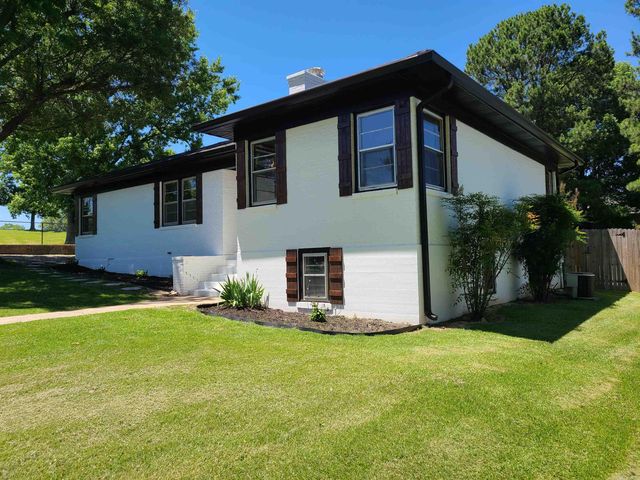 889 W main Street, Piggott, AR 72454