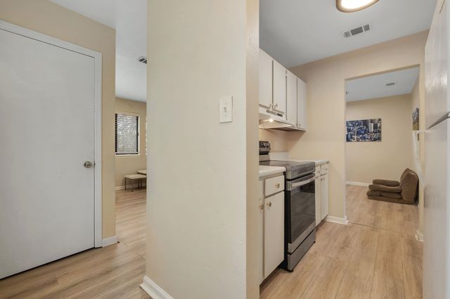 1309 Airport Dr Apt C7, Tallahassee, FL 32304