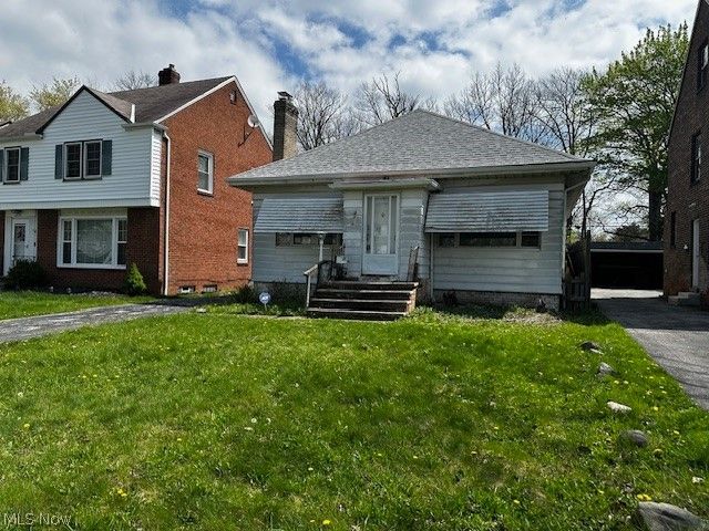 2239 Barrington Road, University Heights, OH 44118