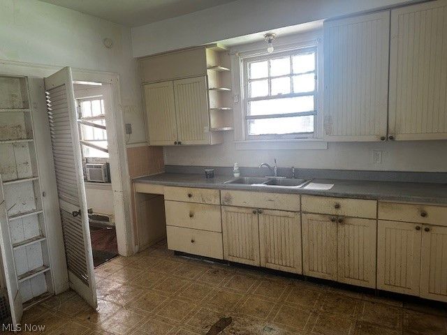 2239 Barrington Road, University Heights, OH 44118