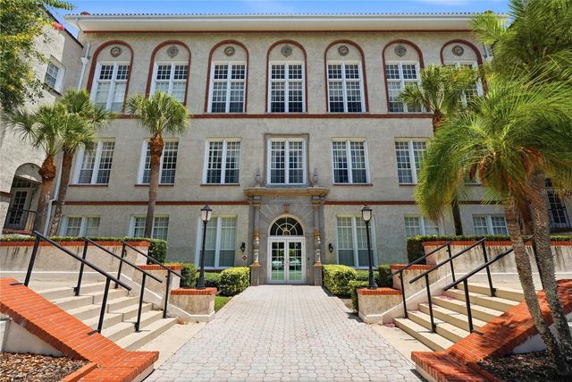 701 MIRROR LAKE DRIVE N 202, St Petersburg, FL 33701