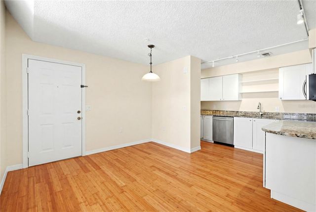 701 MIRROR LAKE DRIVE N 202, St Petersburg, FL 33701