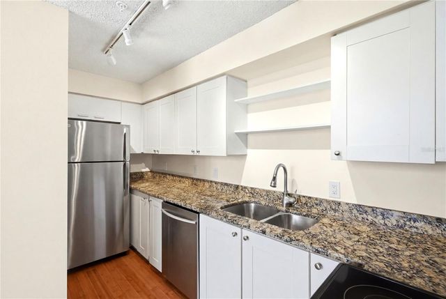 701 MIRROR LAKE DRIVE N 202, St Petersburg, FL 33701
