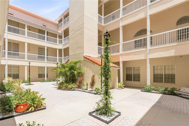 701 MIRROR LAKE DRIVE N 202, St Petersburg, FL 33701