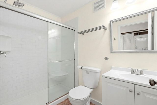 701 MIRROR LAKE DRIVE N 202, St Petersburg, FL 33701