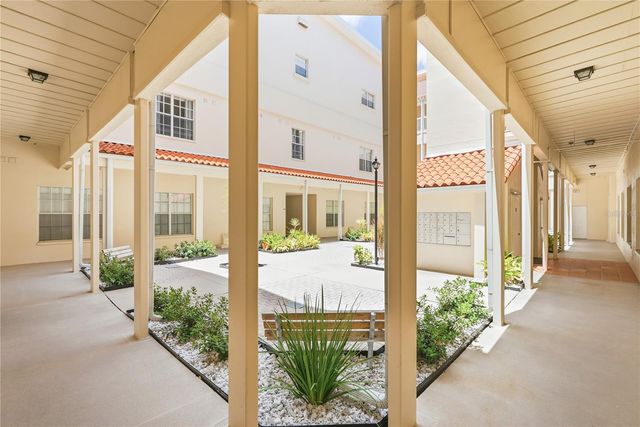 701 MIRROR LAKE DRIVE N 202, St Petersburg, FL 33701