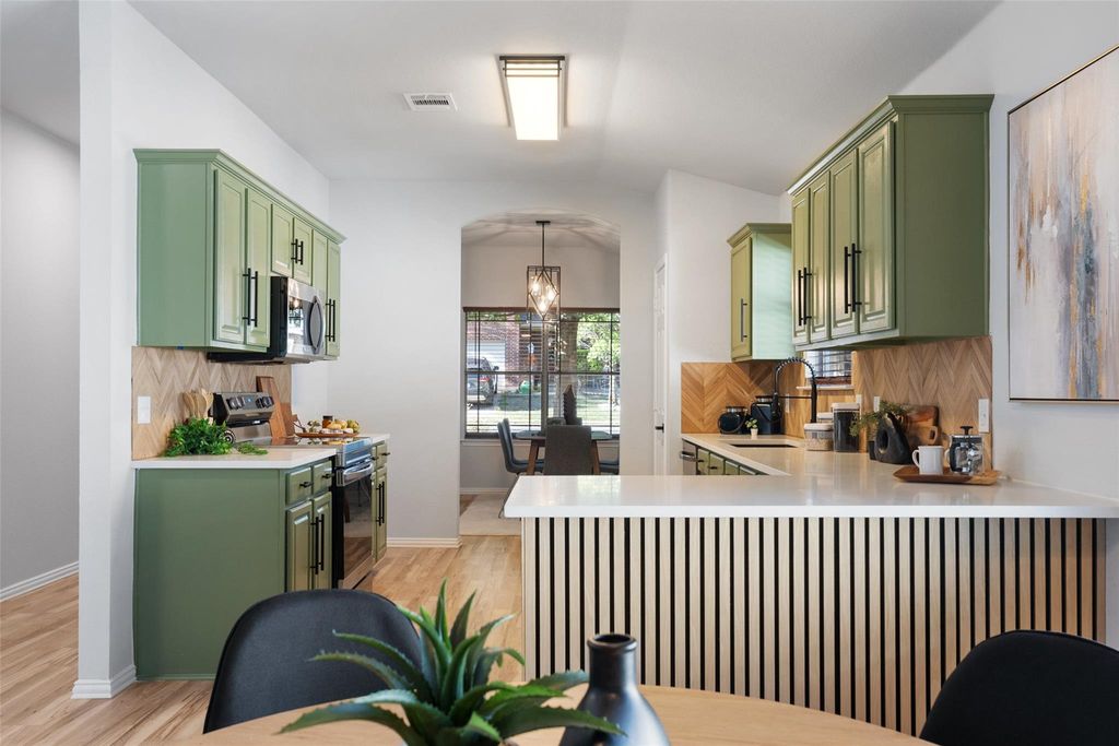 5129 English Glade DR, Austin, TX 78724