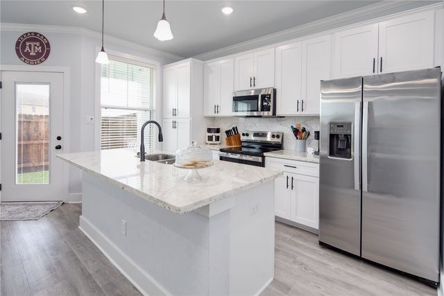 1427 Ailin Drive, College Station, TX 77845