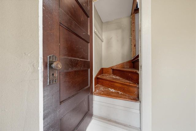 2563 N Hubbard STREET, Milwaukee, WI 53212