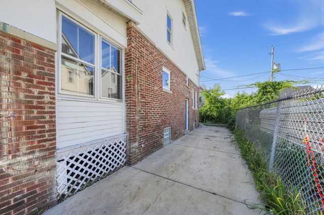 2563 N Hubbard STREET, Milwaukee, WI 53212