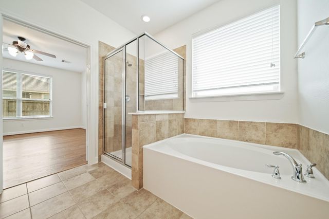 322 Lake Rim Drive, Rosenberg, TX 77469