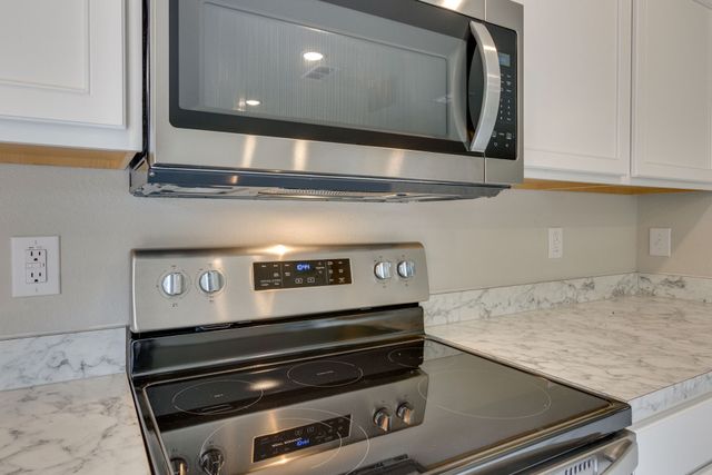 111 Rock Creek Lane, Terrell, TX 75160