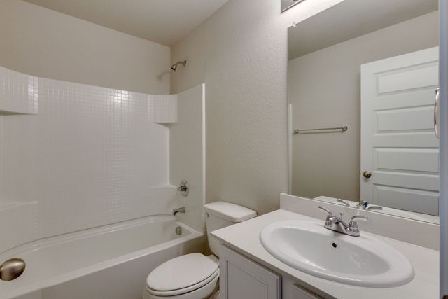 111 Rock Creek Lane, Terrell, TX 75160